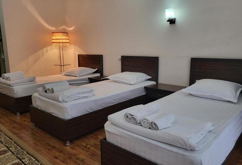 חדר סטנדרט לשלושה, Dili Orom