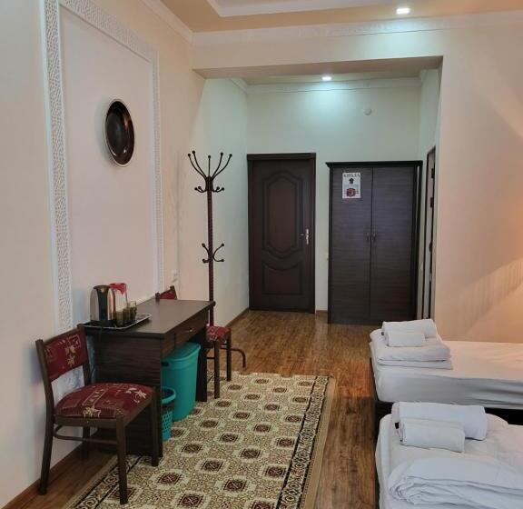 חדר סטנדרט לשלושה, Dili Orom