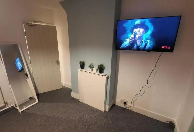 اتاق لوکس, Wembley Property