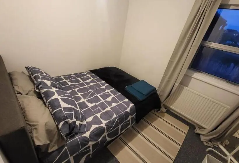 اتاق اکونومی, Wembley Property
