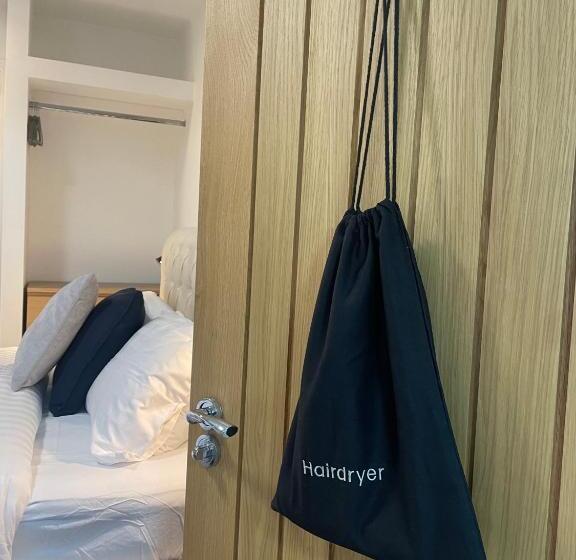 استودیو استاندارد با تخت کینگ, Studio 3