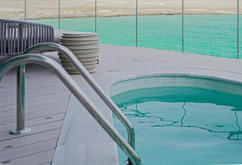 بانگلوی لوکس, Tawila Island Resort