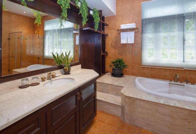 سوییت جونیور با بالکن, Hidden Mansions Saigon Resort