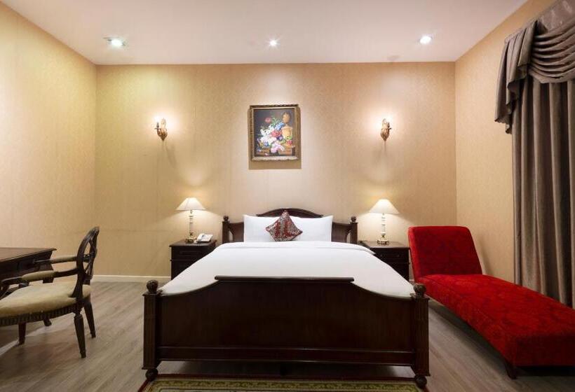 سوییت جونیور با بالکن, Hidden Mansions Saigon Resort