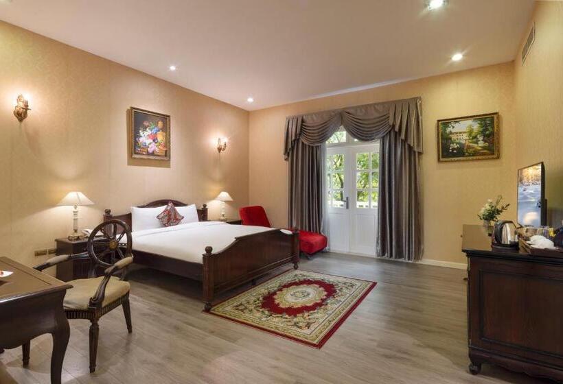 سوییت جونیور با بالکن, Hidden Mansions Saigon Resort