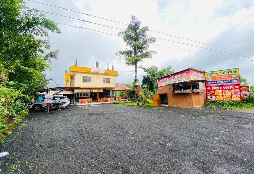 Standard-huone, Abhishek Kolwan