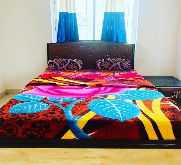 Standard Yhden Hengen Huone Parveke, Abhishek Kolwan