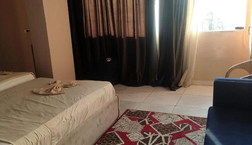 اتاق استاندارد با چشم‌انداز کوهستان, Amon Holiday Inn