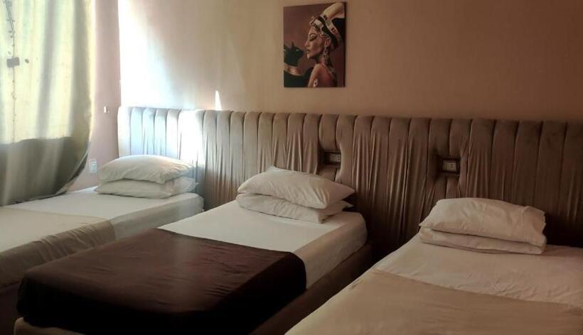 اتاق استاندارد با چشم‌انداز کوهستان, Amon Holiday Inn