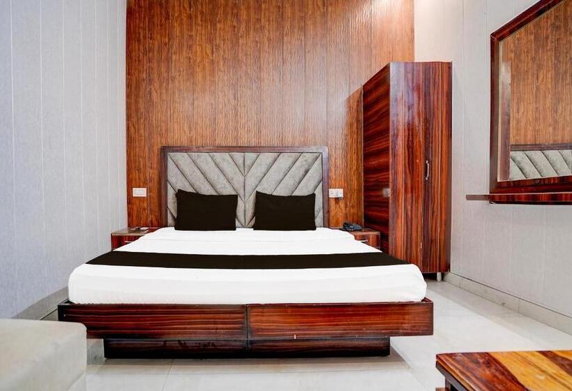 غرفة كلاسيكية ثلاثية, O Golden Roof