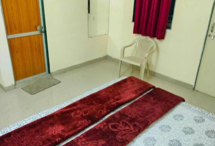 غرفة كلاسيكية ثلاثية, Oyo Royal Palace