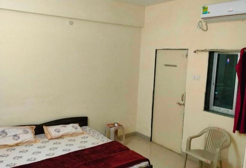 غرفة كلاسيكية ثلاثية, Oyo Royal Palace