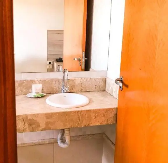 Deluxe Suite, Renascer Ltda