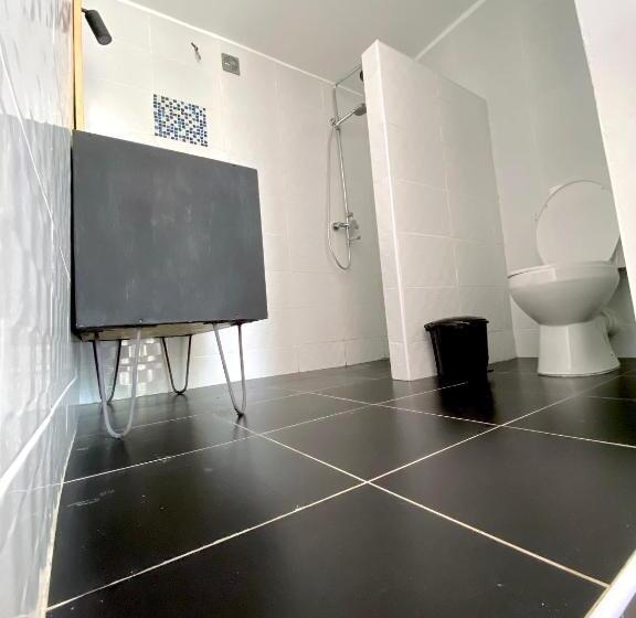 اتاق استاندارد, Skippers Adults Only