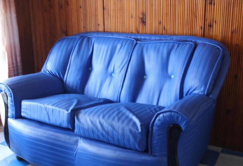 اتاق لوکس, Joyed 3 Motel