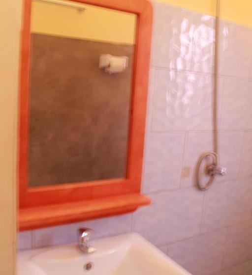 اتاق استاندارد, Joyed 3 Motel