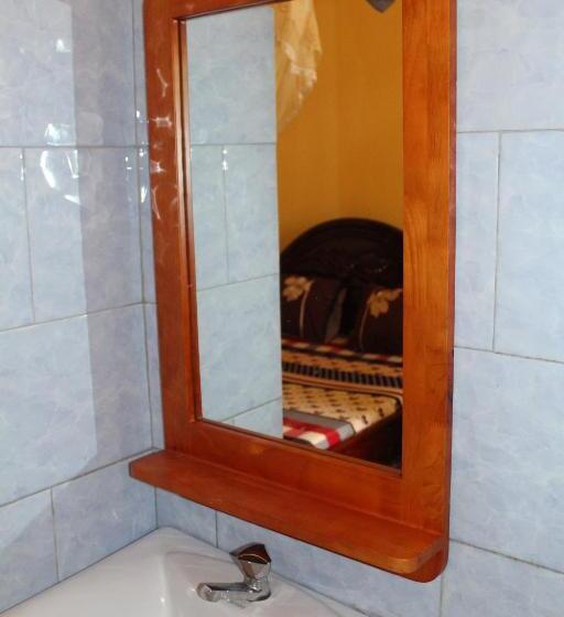 اتاق اکونومی, Joyed 3 Motel