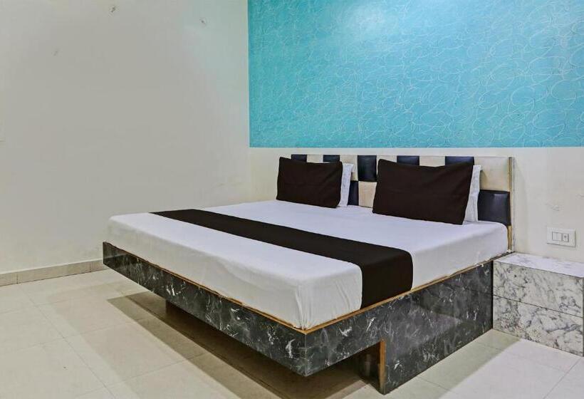 اتاق کلاسیک سه تخته, Oyo Hotel Milan