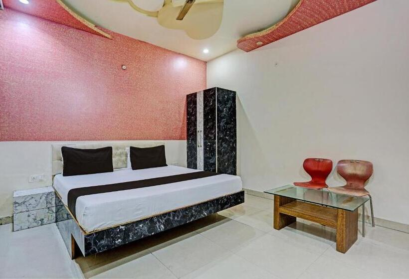 اتاق کلاسیک سه تخته, Oyo Hotel Milan