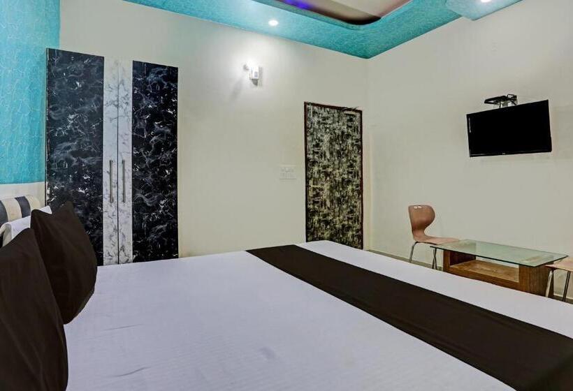 اتاق کلاسیک سه تخته, Oyo Hotel Milan