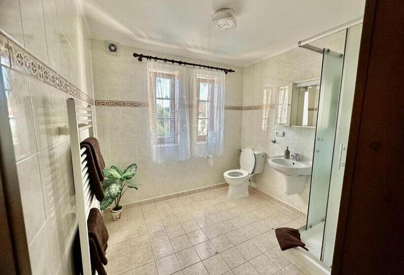 컴포트 트리플 룸, Pod Klíčem