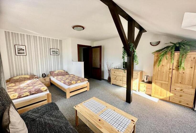 컴포트 트리플 룸, Pod Klíčem