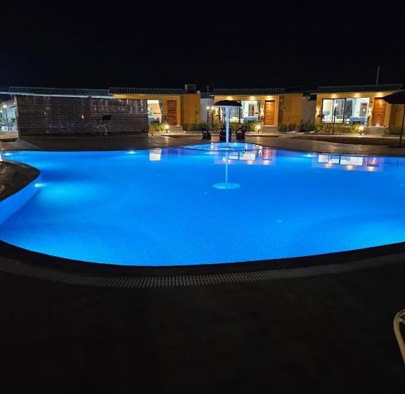 Номер Стандарт Вид на Бассейн, Skd Resort And Club