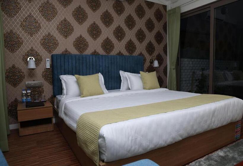 Номер Стандарт Вид на Бассейн, Skd Resort And Club