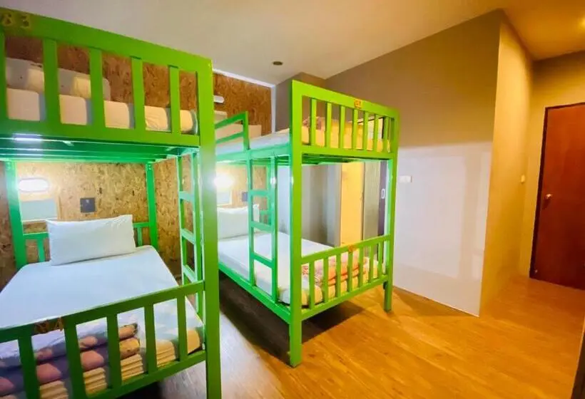 Habitació Quàdruple Estàndard, Frutta Hostel
