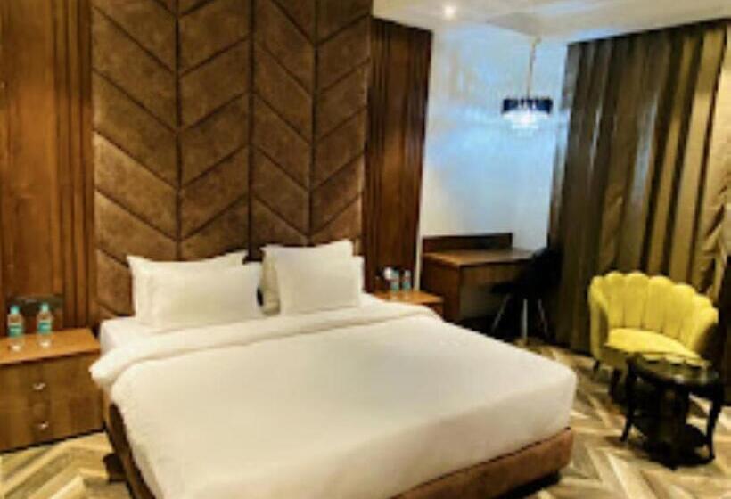 חדר דלוקס, Grand Luxotica Dehradun