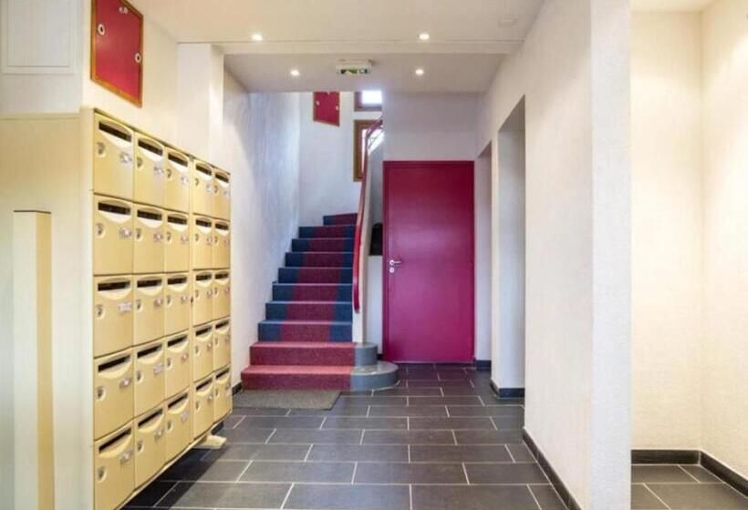 标准工作室, Les Aiguilles De Warens