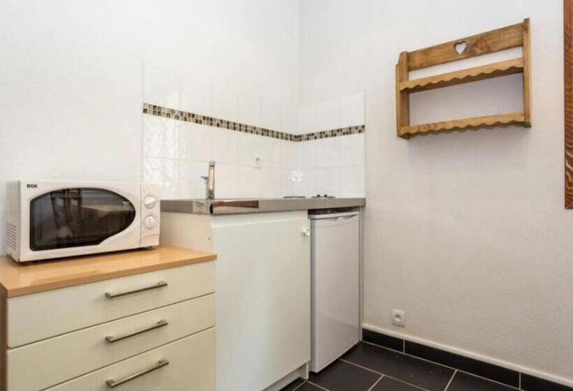 标准工作室, Les Aiguilles De Warens