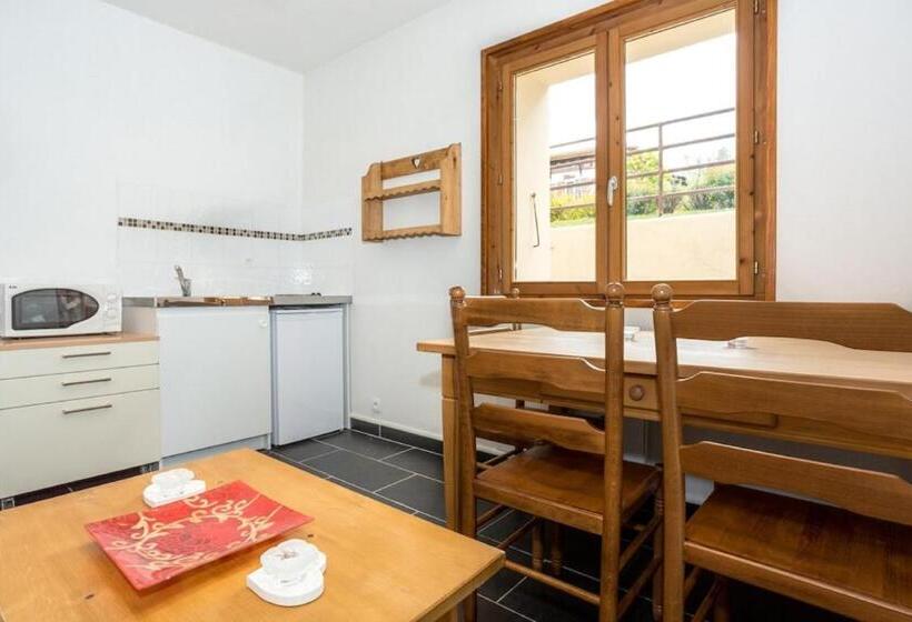 标准工作室, Les Aiguilles De Warens