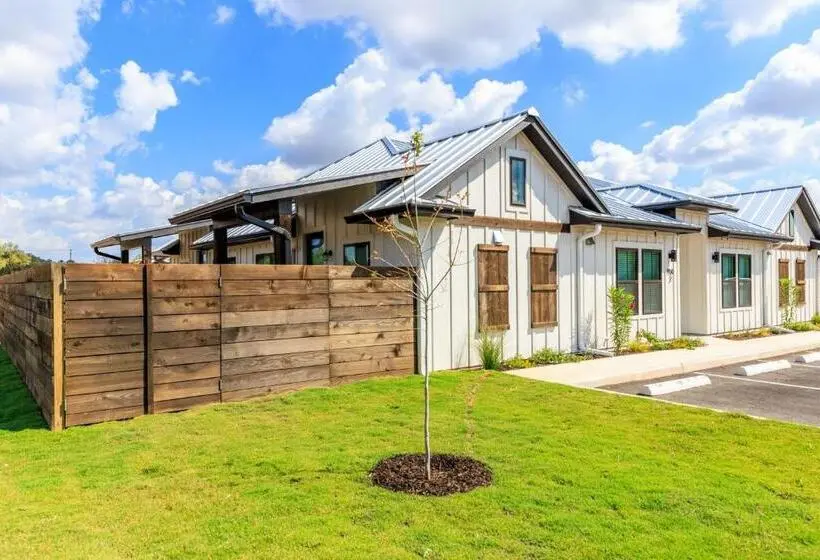 １階の１ベッドルームアパートメント, Longhorn Haus