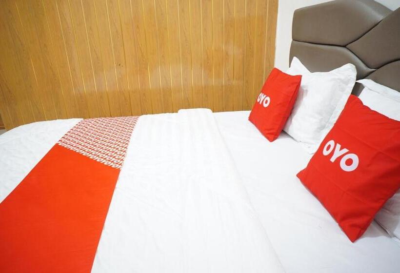 豪华房间, Oyo 93205 Kusuma Hotel And Convention Hall