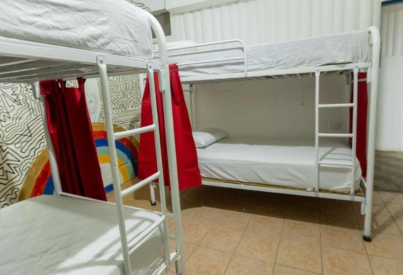 מיטה בחדר משותף, Hostel Saltwater