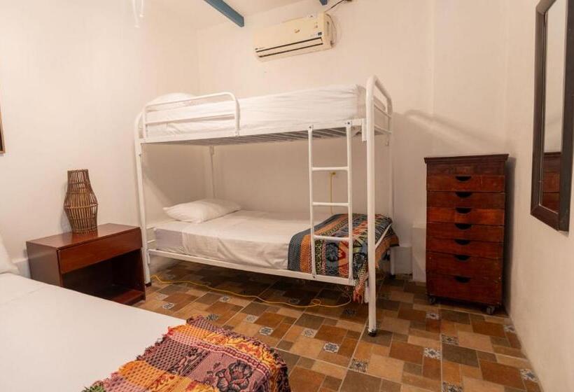 חדר סטנדרט לארבעה, Hostel Saltwater