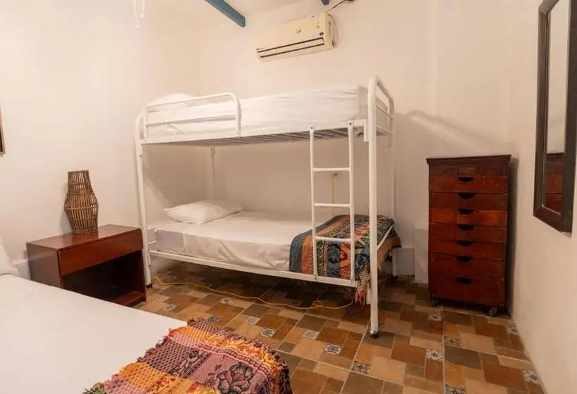 Standard Neljän Hengen Huone, Hostel Saltwater