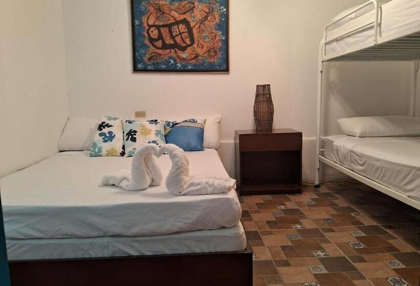 Четырехместный Номер Стандарт, Hostel Saltwater