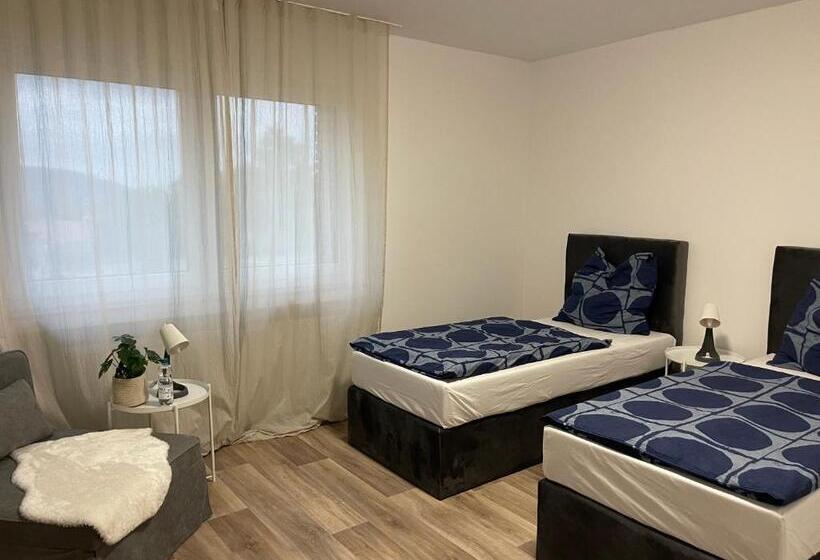 带共用浴室的标准房间, Monteurzimmer