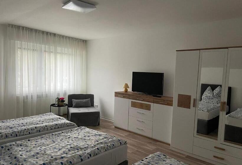 Трехместный Номер Стандарт Совместная Ванная, Monteurzimmer