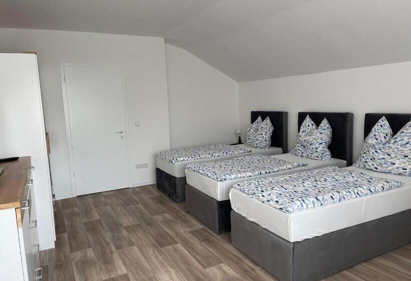 Трехместный Номер Стандарт Совместная Ванная, Monteurzimmer