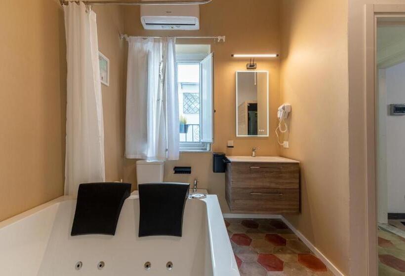 سوییت جونیور, Regina Suite