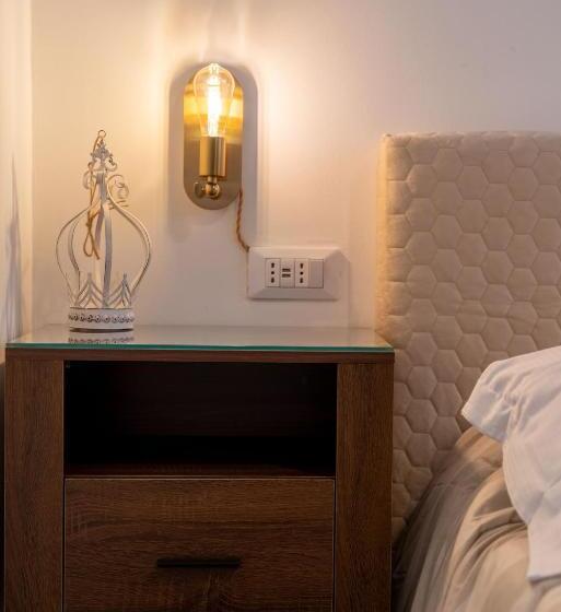 سوییت جونیور, Regina Suite