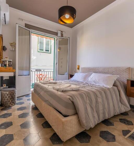 سوییت جونیور, Regina Suite