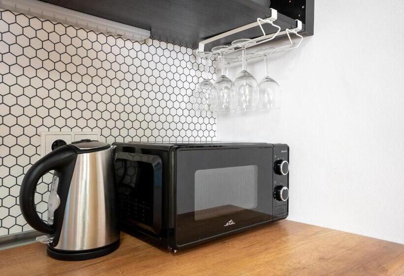 اتاق استاندارد با سرویس بهداشتی مشترک, White Wolf House Hostel & Apartments