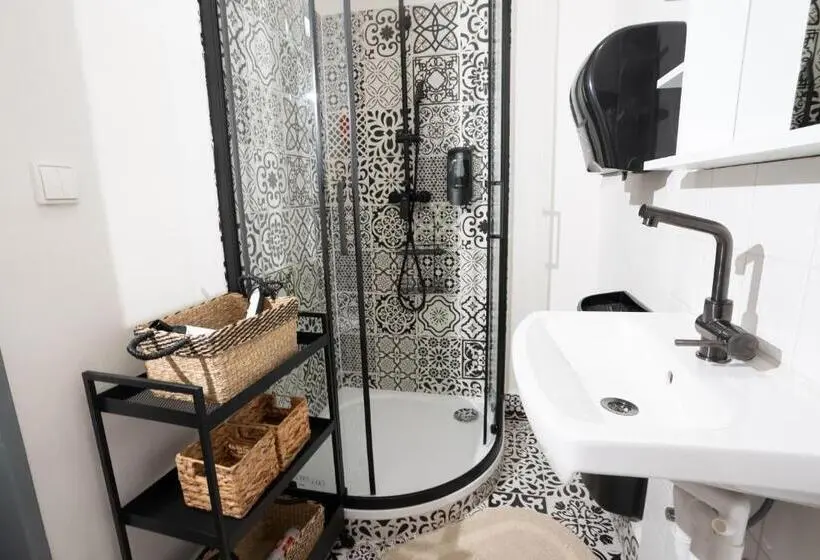 اتاق چهار تخته با دستشویی مشترک, White Wolf House Hostel & Apartments