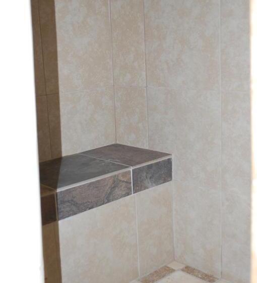 بنجلو قياسى غرفتين نوم, El Rancho Motel