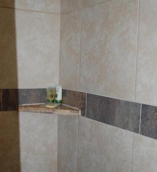 بنجلو قياسى غرفتين نوم, El Rancho Motel