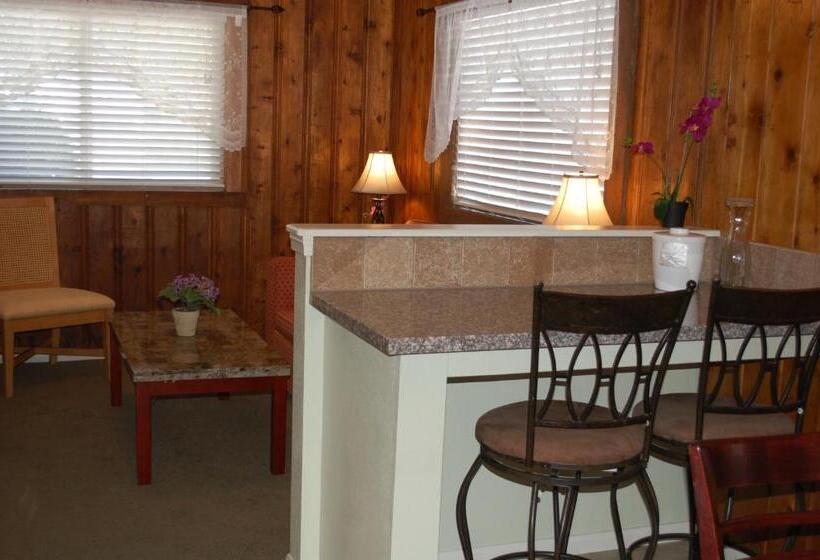 بنجلو قياسى غرفتين نوم, El Rancho Motel